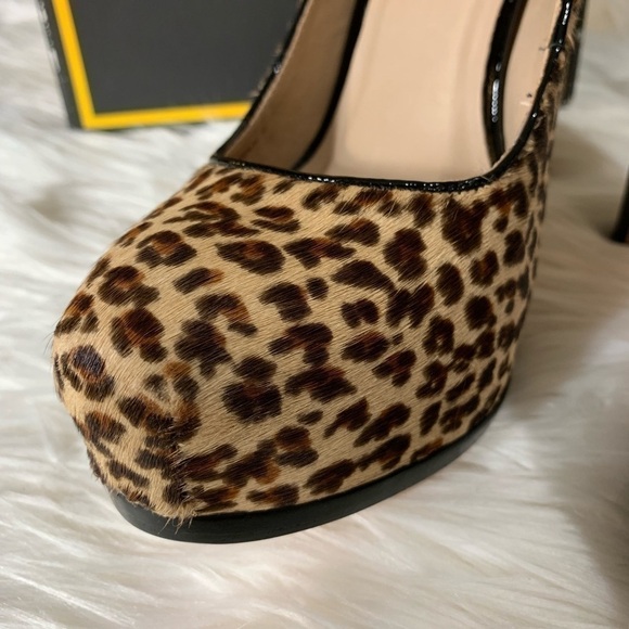 POUR La Victoire Ivette Leopard Pattern PU Hi Heel - Picture 7 of 8